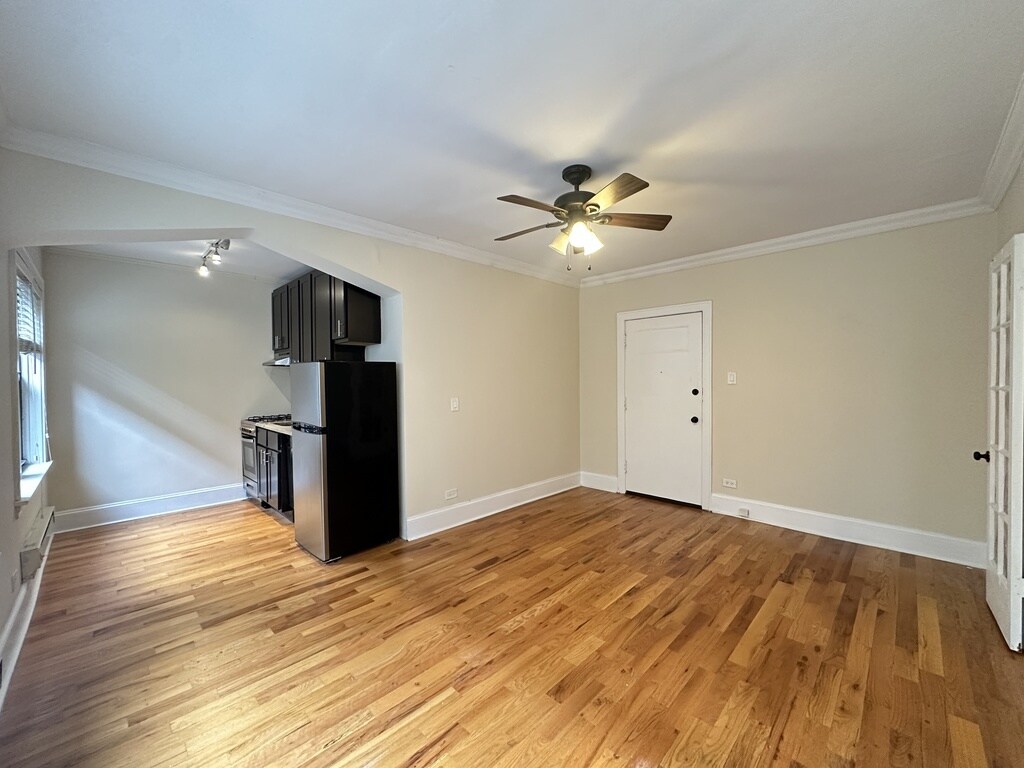 Building Photo - 4743 N Hermitage Ave