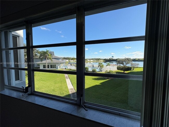 Building Photo - 2223 Park Ln