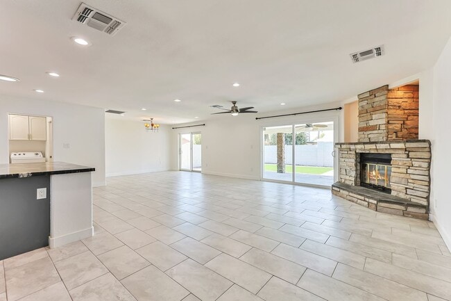 Building Photo - Massive Remodeled Tri-Level Near ASU with Diving Pool