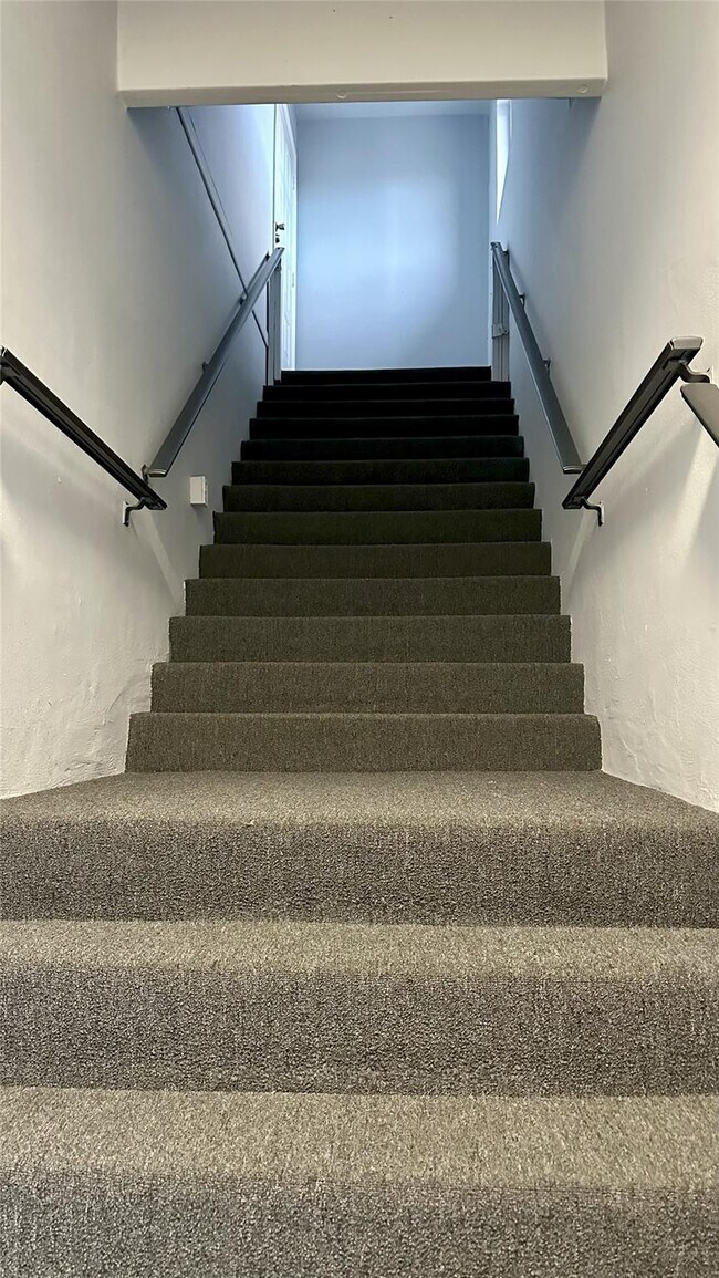 Building Photo - 4751 NE 10th Ave