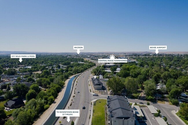 Building Photo - 2213 S Federal Way