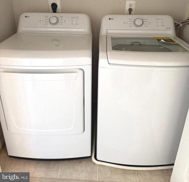 Building Photo - 5105 Travis Edward Way