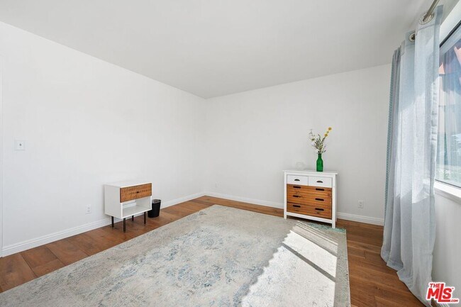 Building Photo - 27912 Ridgecove Ct N