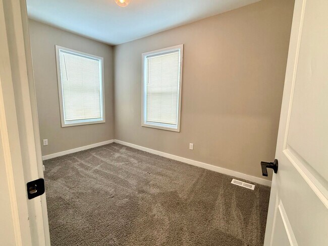 Building Photo - 730-732_OAKWOOD_AVENUE