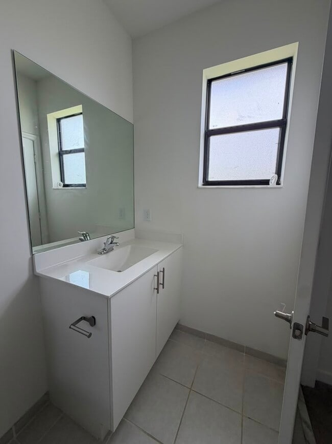 Building Photo - 519 NE 208th Terrace