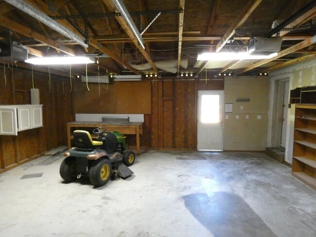 Building Photo - APPLICATION PENDING **Country Living**