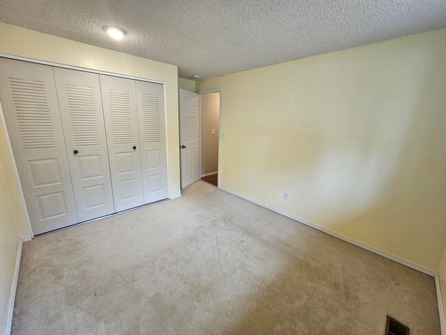 Building Photo - Beautifully Home in the Valley