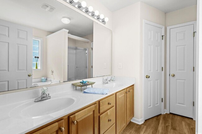 Building Photo - 280 Barclay Dr