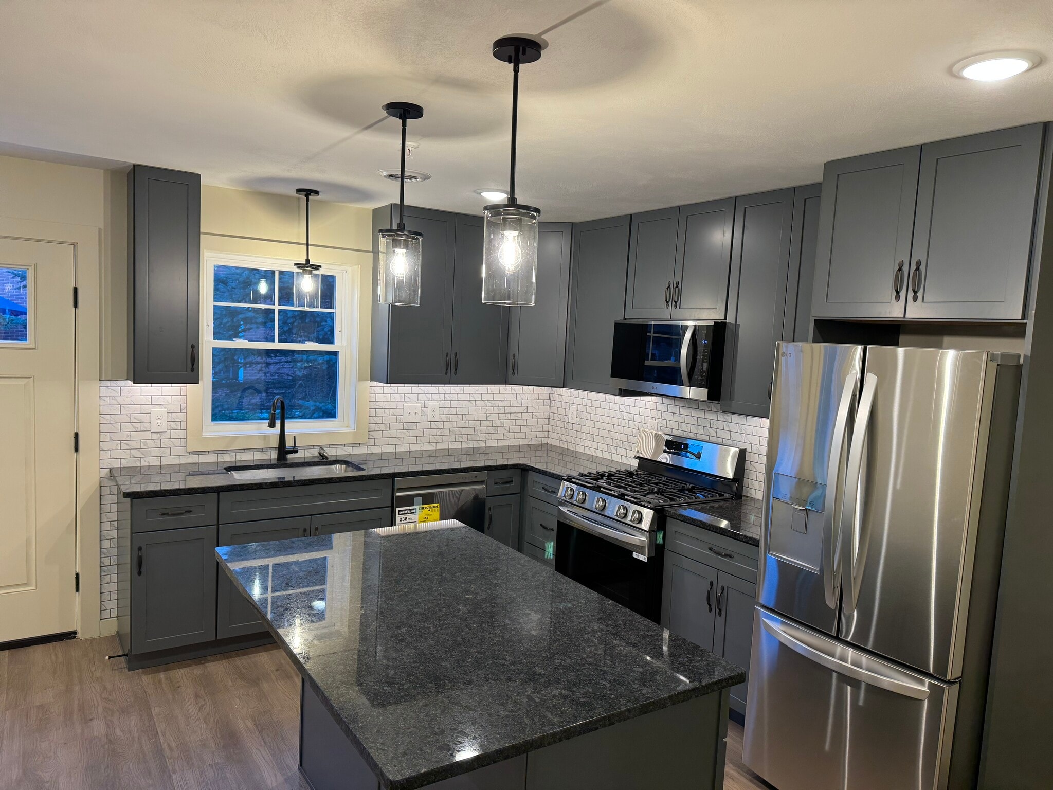 Building Photo - 6 Locust Ave