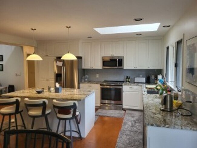 Building Photo - MOSS CREEK - Fairlawn Ct.