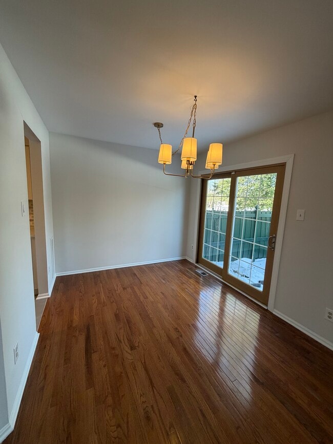 Building Photo - 660 Bayberry Ln