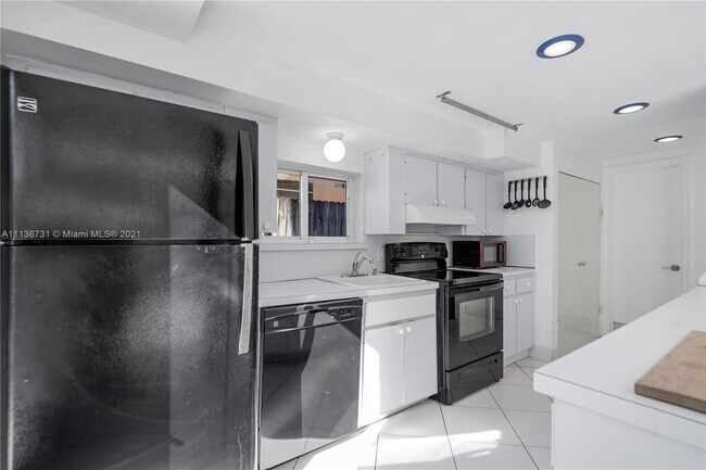 Building Photo - 3130 SW 25th St