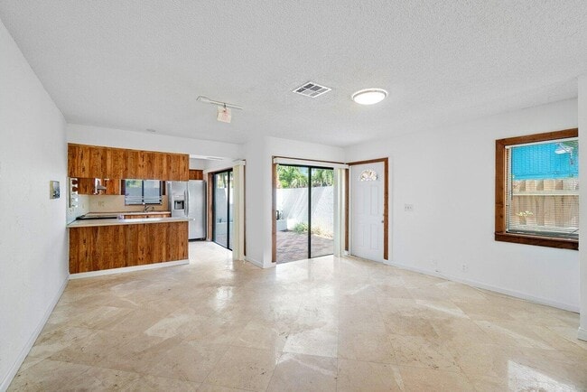 Building Photo - 3015 Florida Blvd