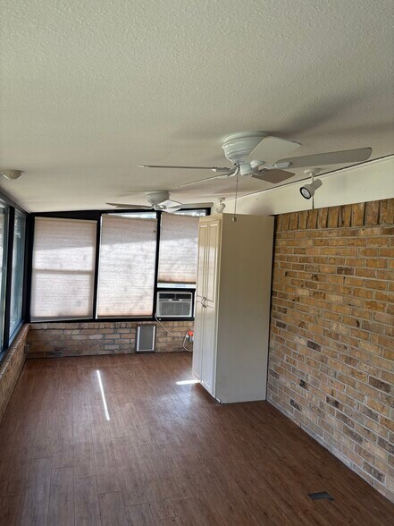 Building Photo - 206 Cedarcrest Dr