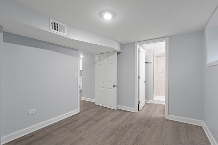 Building Photo - 5620 N Marmora Ave