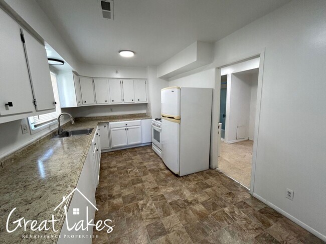 Building Photo - 5667 Anthon St