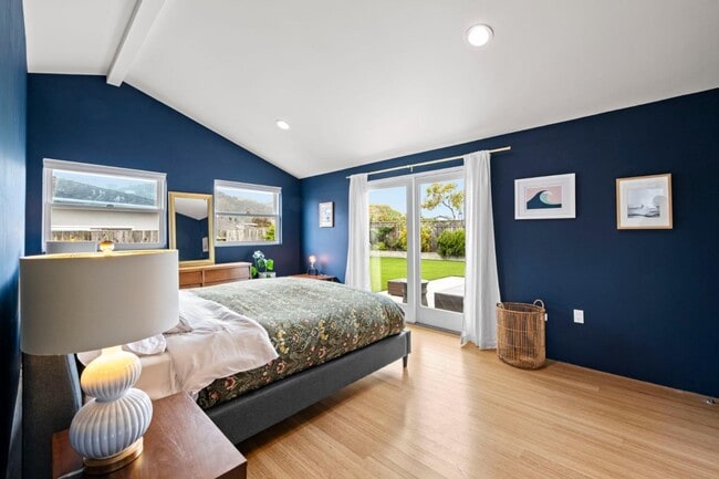 Building Photo - 796 Crespi Dr
