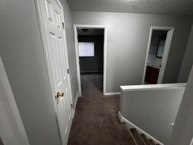 Building Photo - Charming 2-Bedroom Property in Prime Location