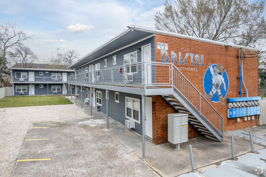 Building Photo - Bristol Oaks Apartments