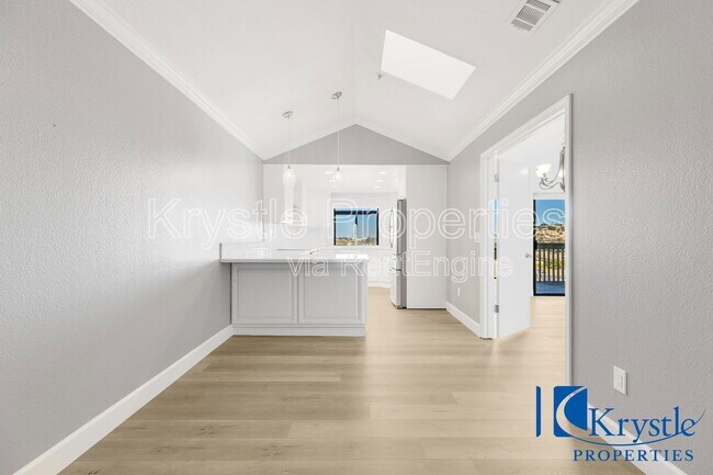 Building Photo - 20 Knoll Dr