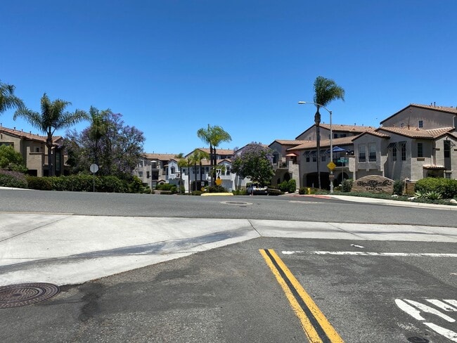 Building Photo - Beautiful Townhome in the Cascada Communit...