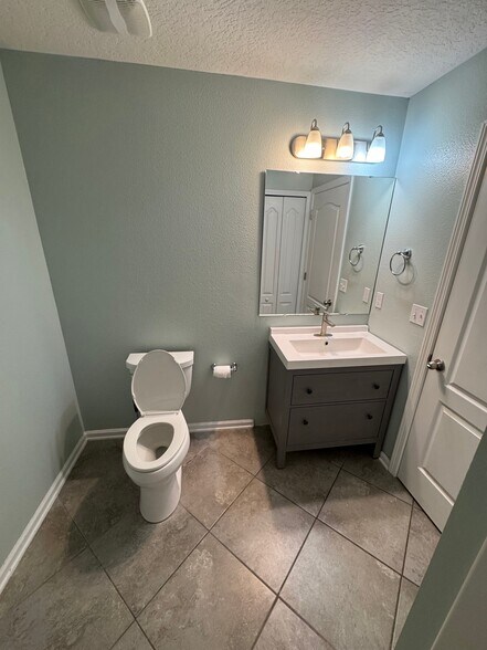 Building Photo - 5409 Parkside Lakes Dr