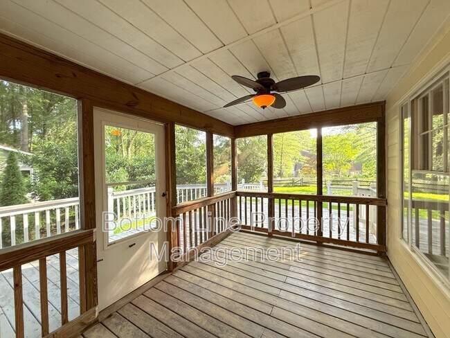 Building Photo - 2321 Heathershire Ln