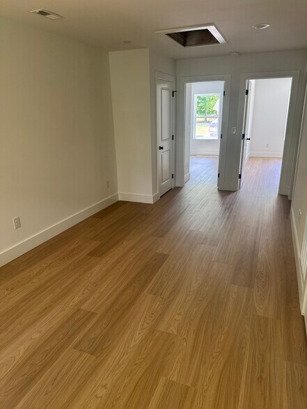 Building Photo - 132 Alpha Dr