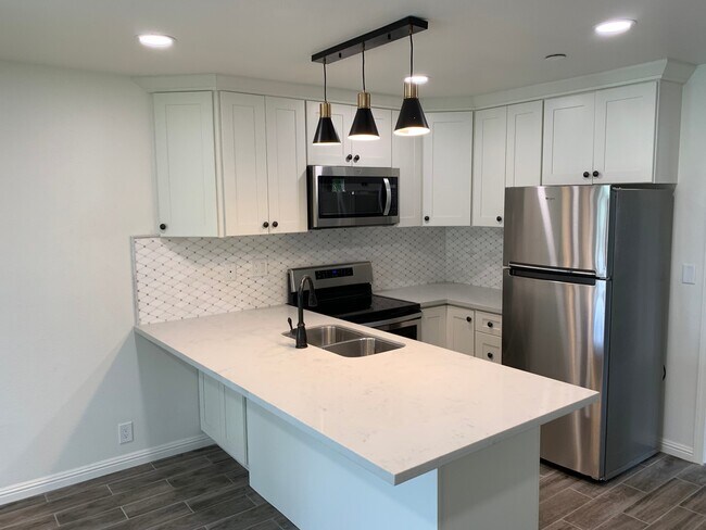 Building Photo - Los Caballeros Clubhouse #1301