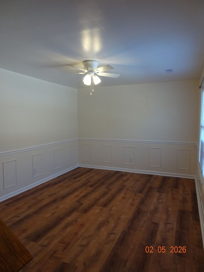 Building Photo - 3 Bedrooms, 1.5 Bathrooms Townhome in Williamsburg