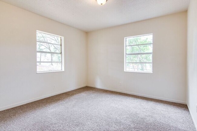 Building Photo - 228 Bonnet Ave