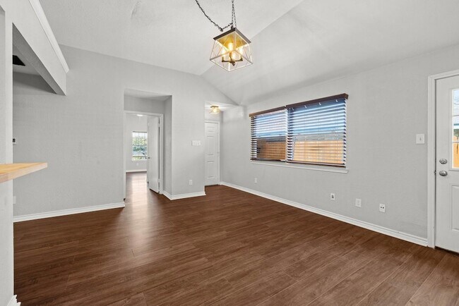 Building Photo - 820 Mica Ln