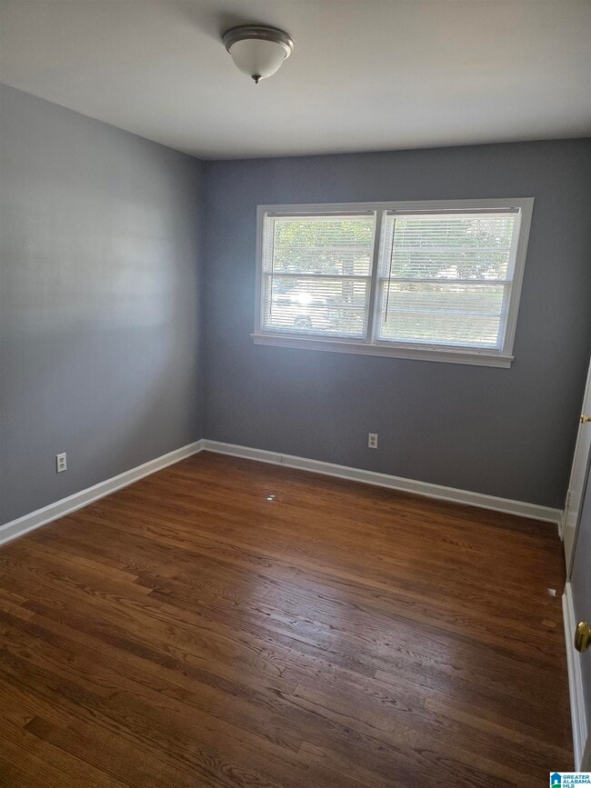 Building Photo - 529 Camellia Rd