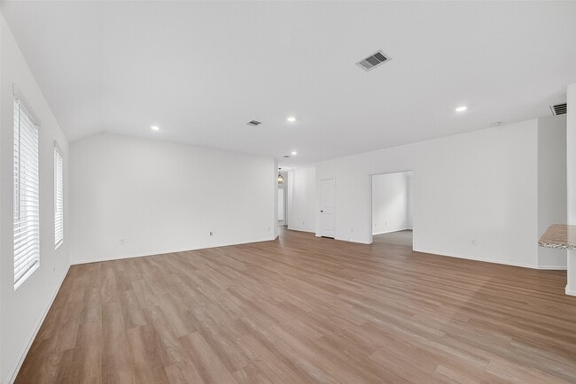 Building Photo - 19168 Pinewood Grove Trl