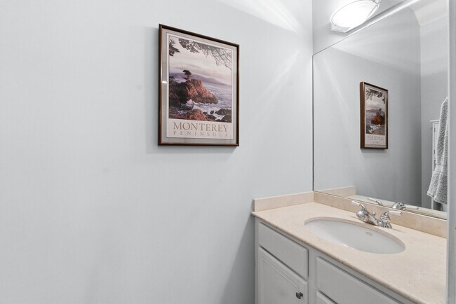 Building Photo - 2445 NE 14th St