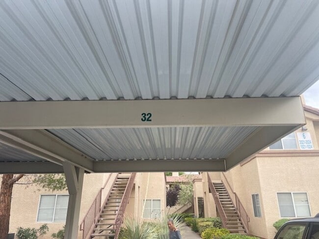 Building Photo - GREAT GATED COMMUNITY 2 BEDROOM -2 BATH -LOCATED CENTRALLY!!!