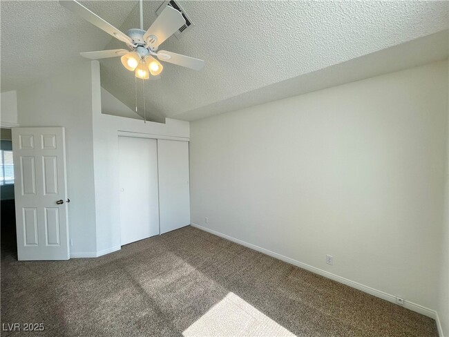 Building Photo - 3241 Symphony Dr