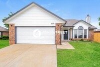 Building Photo - 4 Bedroom Pet-Friendly Home in MIDWEST CITY, OK with Main Street Renewal