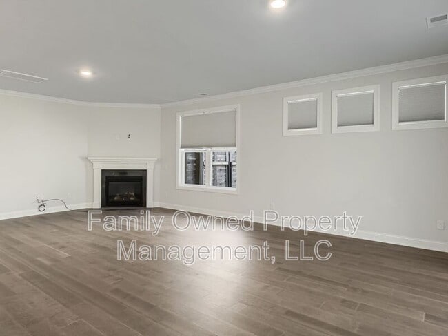 Building Photo - 208 Shortmarsh St