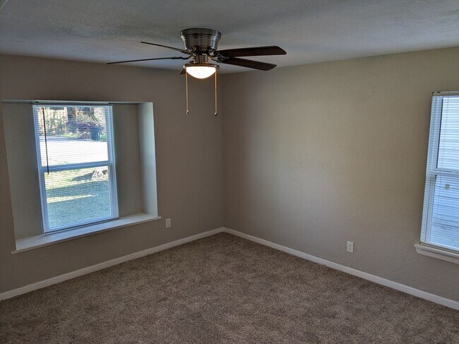 Building Photo - 514 Corydon Dr