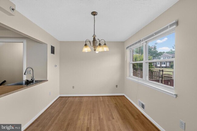 Building Photo - 2931 Sunset Ln