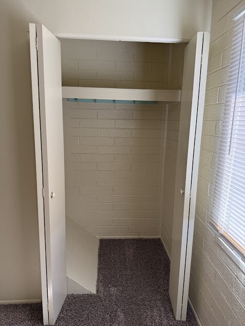 Building Photo - Holiday Gardens Townhome