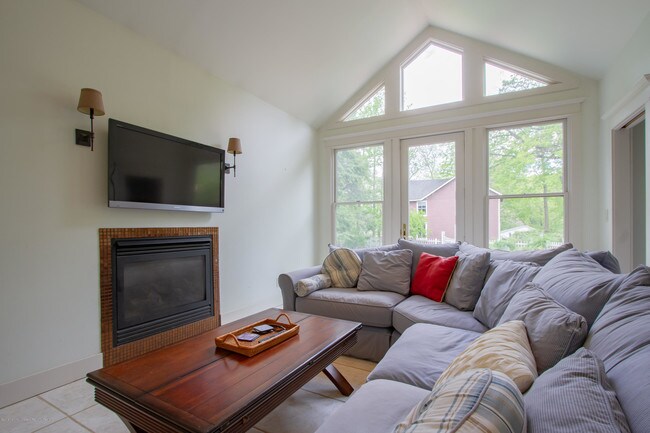 Building Photo - 905 Broad St