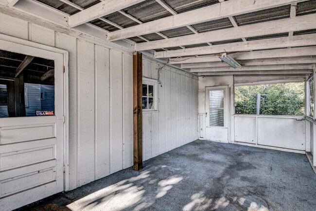 Building Photo - 2204 Keith St