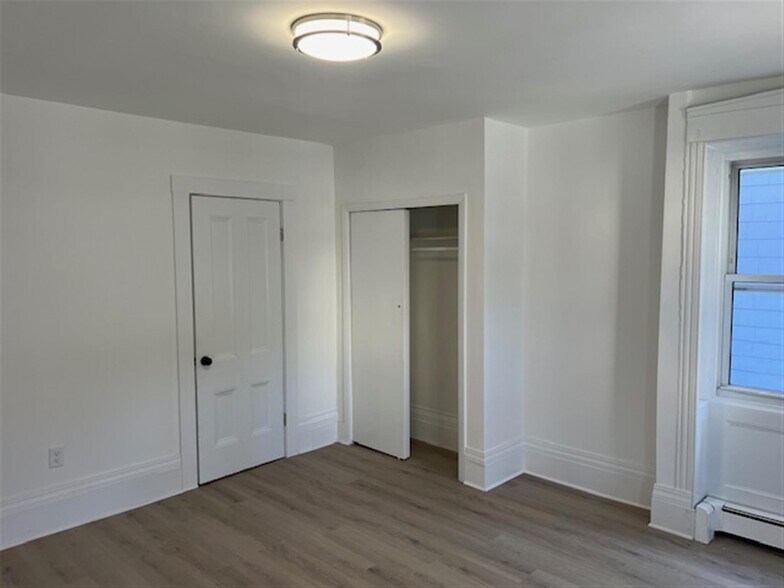 Building Photo - 8 6th St