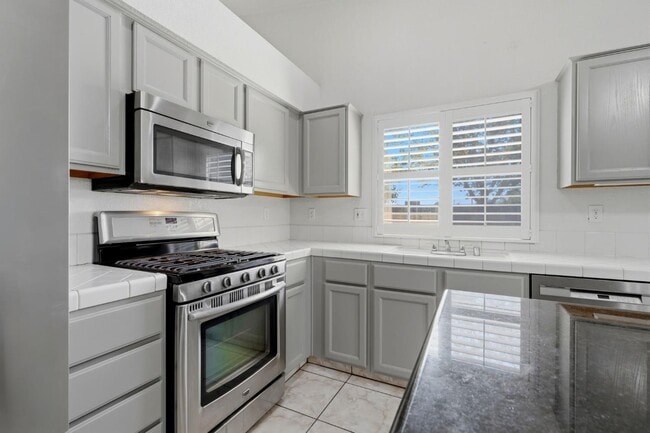Building Photo - 3006 Mission Dr