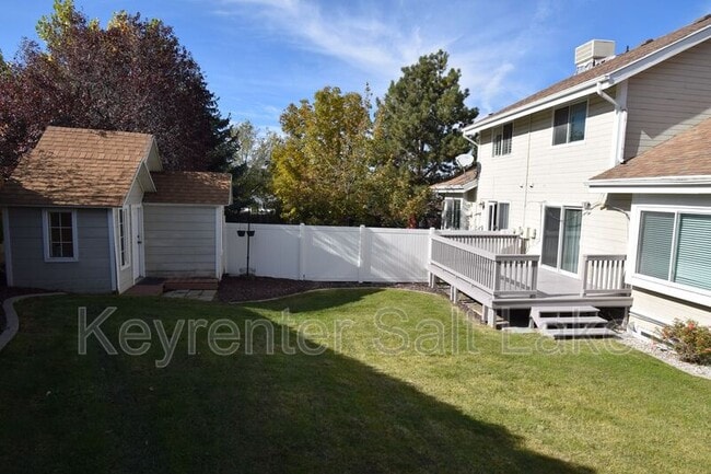 Building Photo - 6888 Hillside Village Cir