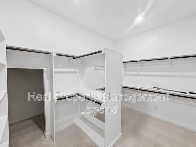Building Photo - 809 Jamestown Ln