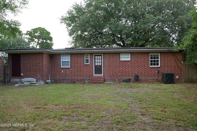 Building Photo - 2326 Red Oak Dr