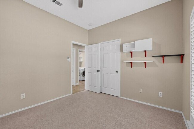 Building Photo - 10201 Max Ln